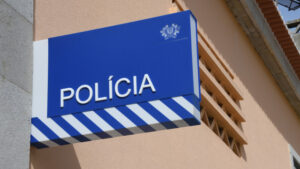 Troisième suspect arrêté pour avoir poignardé un jeune "dans la région de l'aisselle" à Leiria.