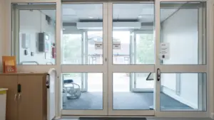 Un groupe aurait provoqué une "tension" dans un hôpital en voulant réanimer un homme mort.
