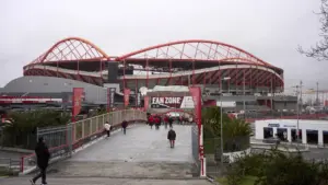 Un supporter de Benfica condamné pour avoir tué un rival italien s'est rendu à la police judiciaire.