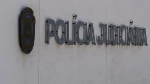 Un suspect arrêté pour avoir déclenché des incendies dans des garages collectifs dans le district de Porto.