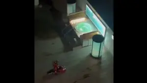 Une vidéo montre le moment où une Allemande est secourue d'une croisière au Portugal.