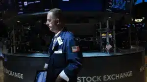 Wall Street termine sans direction mais avec un record du Dow Jones