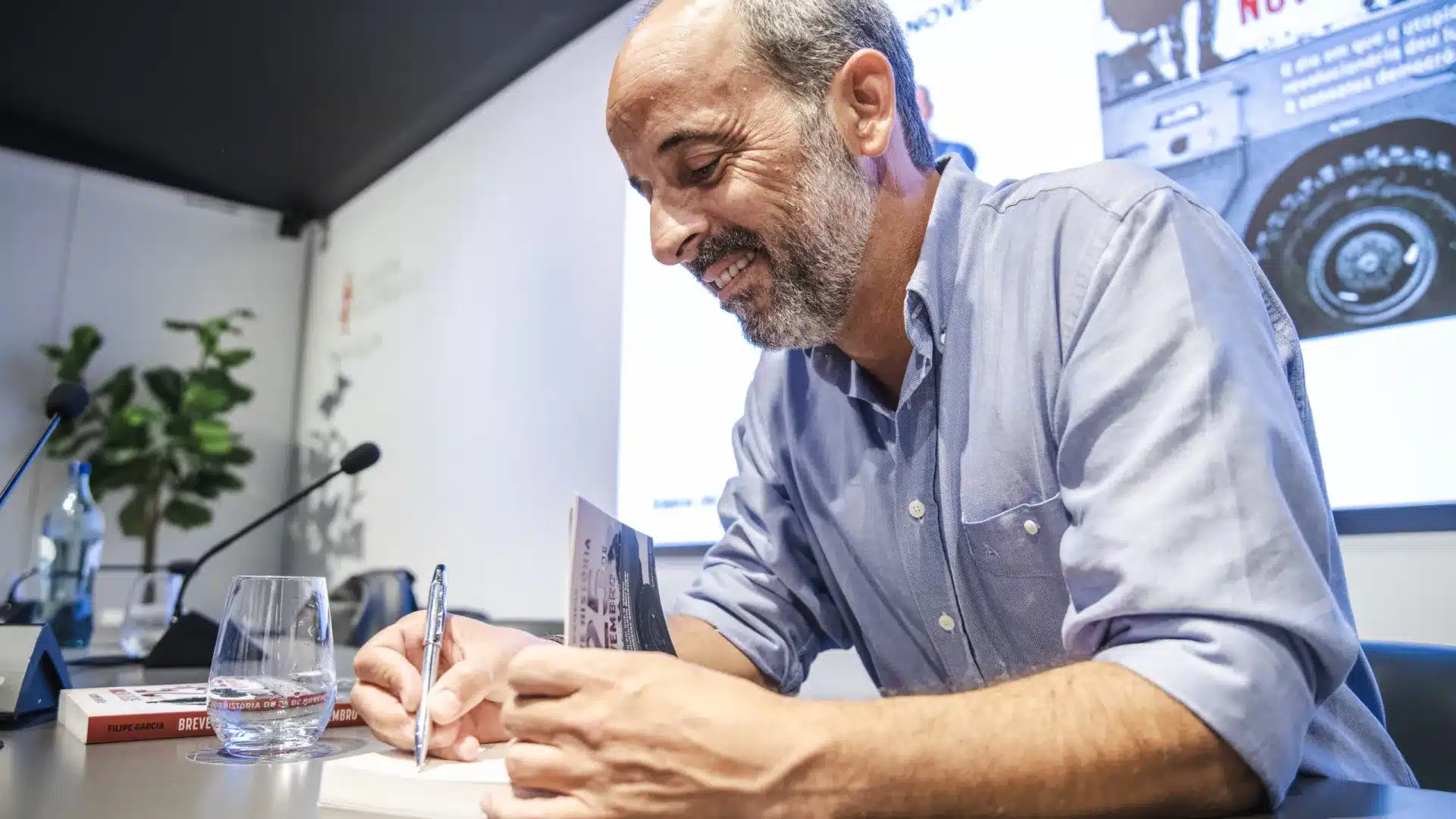 25 novembre. "Le PCP a été l'un des responsables de la non-escalade de la violence"