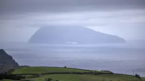 Açores : Flores et Corvo en alerte jaune en raison de l'agitation maritime