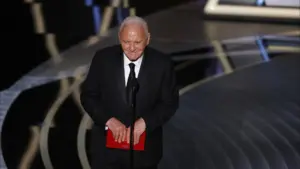 Anthony Hopkins publie un livre de mémoires "Bien joué, mon garçon" au Portugal