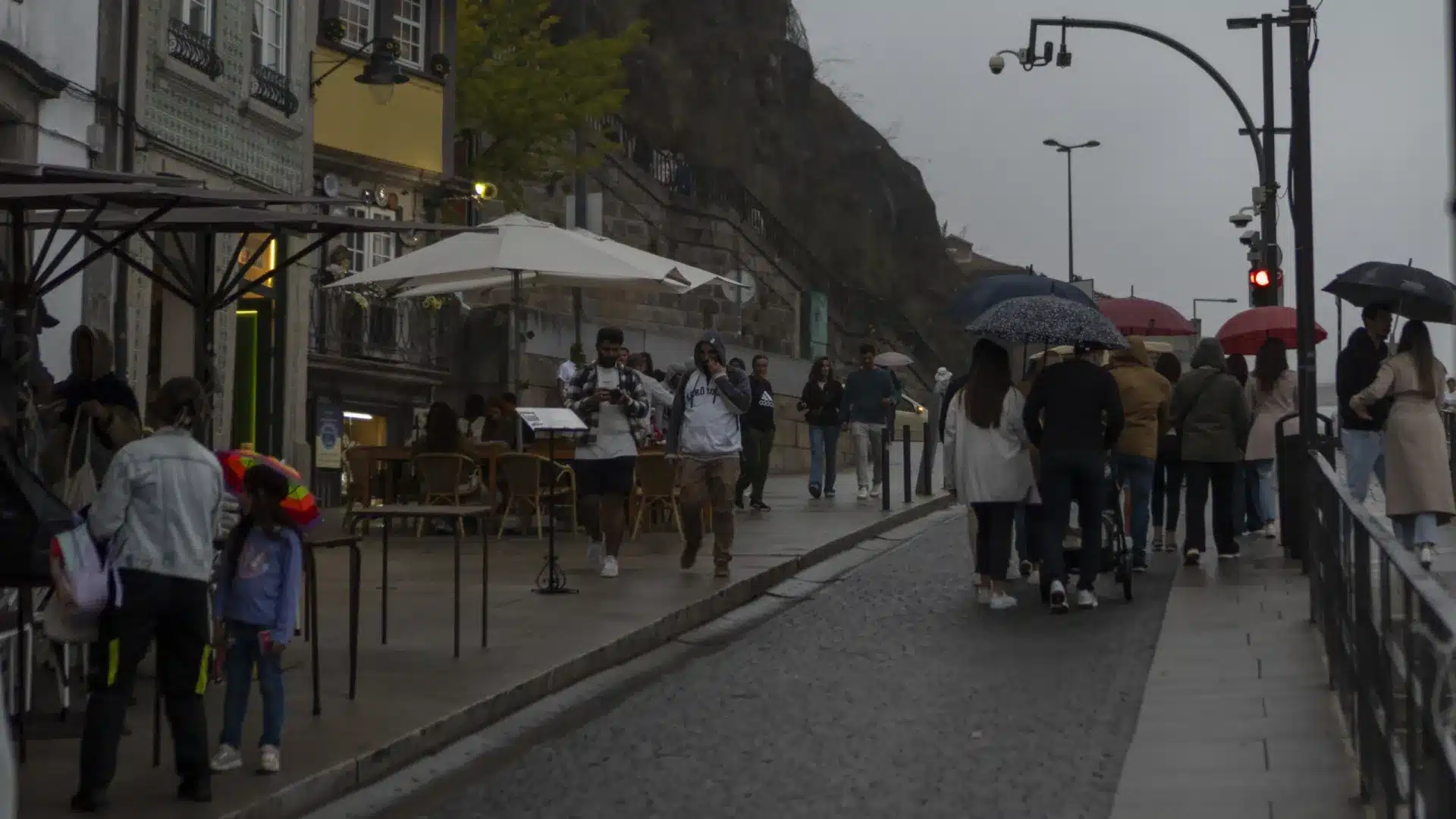 Attention ! Sept districts du continent sont en 'jaune' en raison de la pluie.