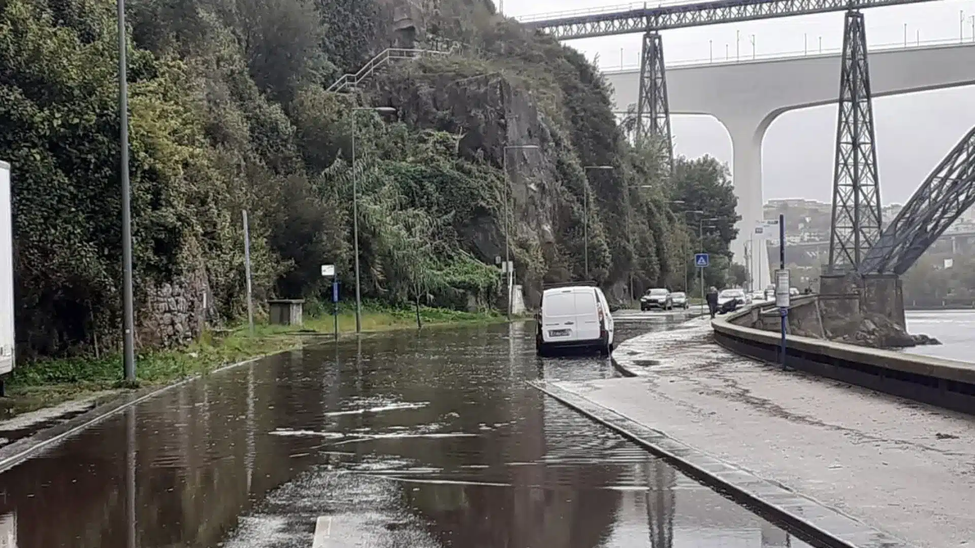 Avenida Gustavo Eiffel coupée et 31 occurrences dans la ville de Porto