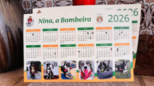 Besoin d'un calendrier ? Regardez celui de Nina, la mascotte des pompiers de Viana.