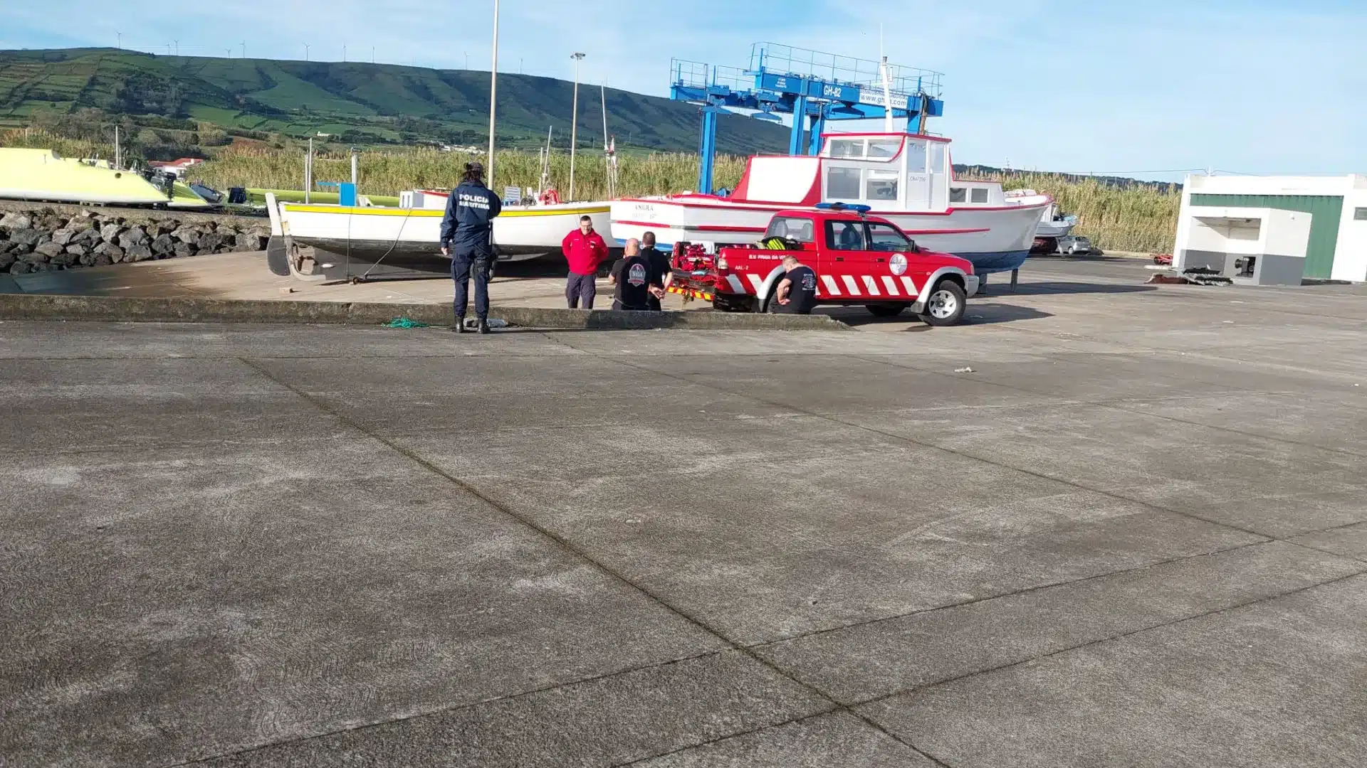 Corps "retrouvé flottant" près du noyau de pêche à Praia da Vitória