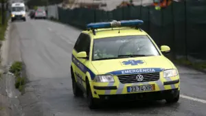 Couple de personnes âgées retrouvé mort dans une maison inondée à Fernão Ferro.