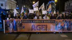 Des centaines de personnes défilent à Lisbonne pour la santé et la sécurité des femmes.