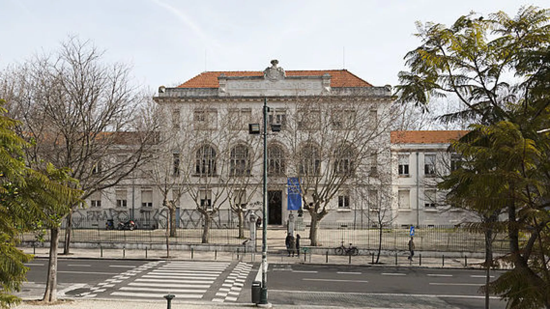 Des élèves du Lycée Camões ferment l'école à clé pour la fin des combustibles fossiles.
