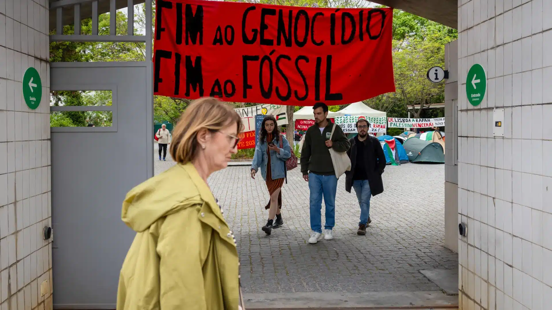 Des organisations organisent aujourd'hui une marche contre les combustibles fossiles à Lisbonne.