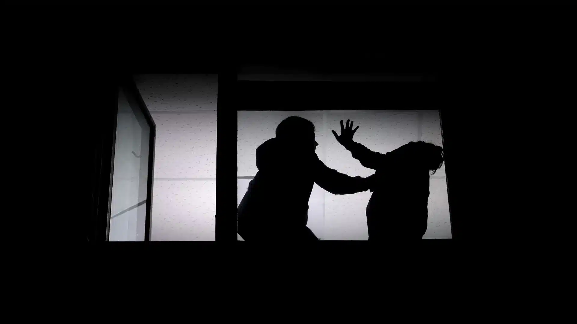 Détenu pour suspicion d'agression sur sa mère à Maia, il est placé en détention provisoire.