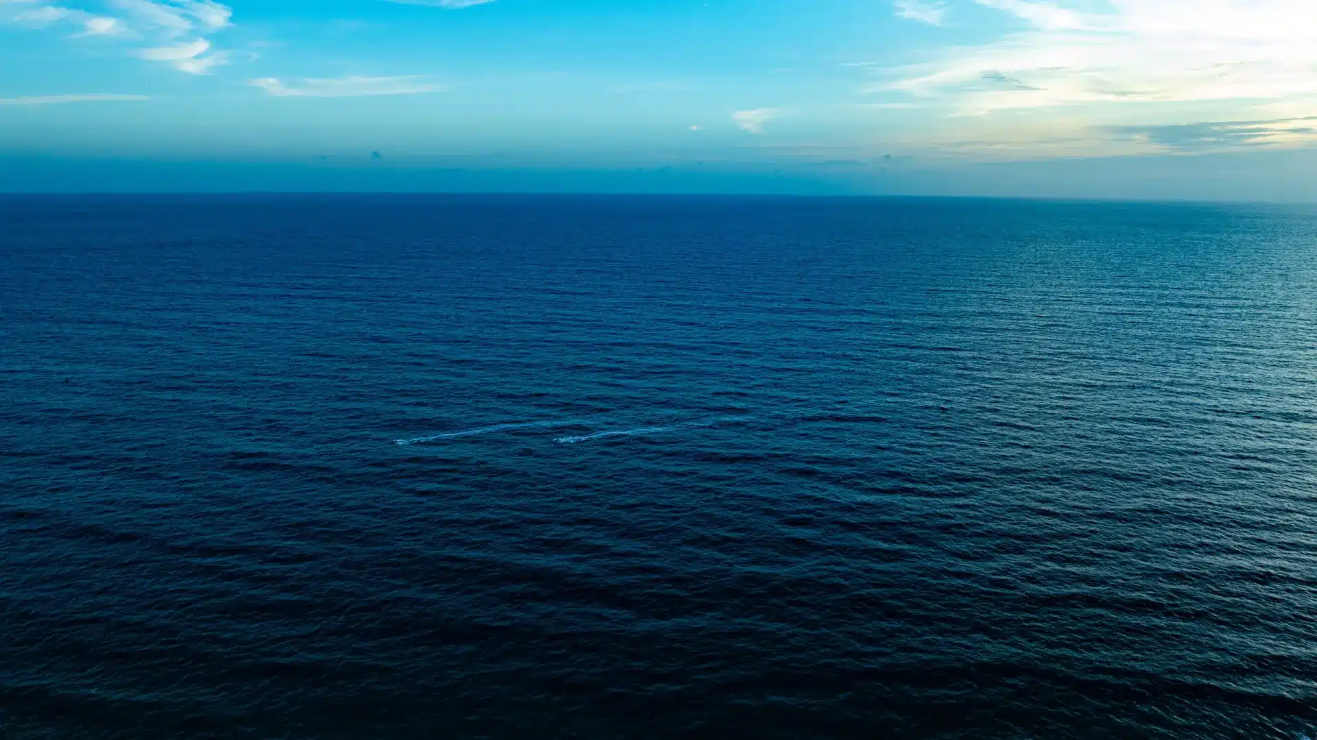 Économie maritime plus dynamique que l'économie nationale.