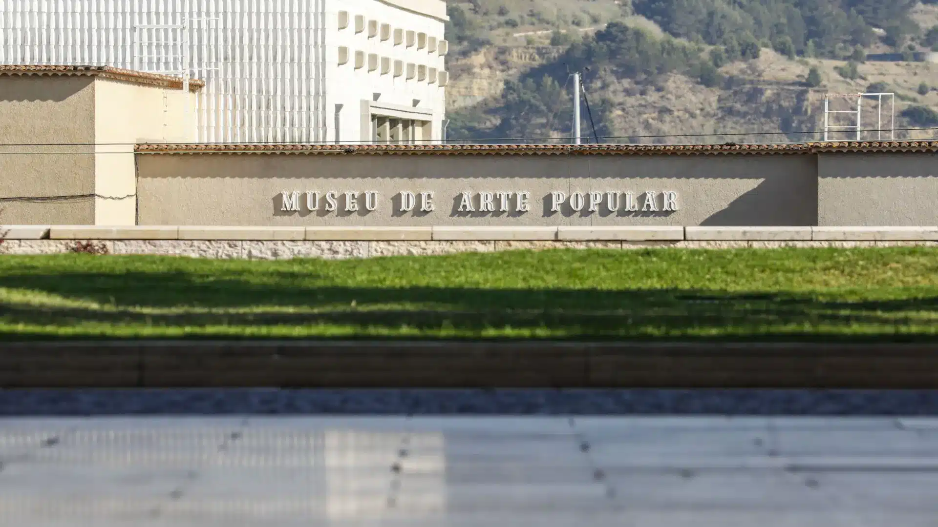 "Ecos que Curam" révèle des pratiques spirituelles et thérapeutiques dans le sud de l'Europe.