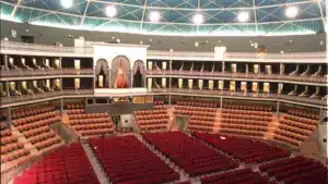 Edmázia Mayembe fait ses débuts au Portugal au Coliseu dos Recreios.