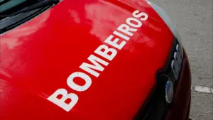 Environ 600 bottes de paille et un entrepôt agricole ont brûlé à Arronches.