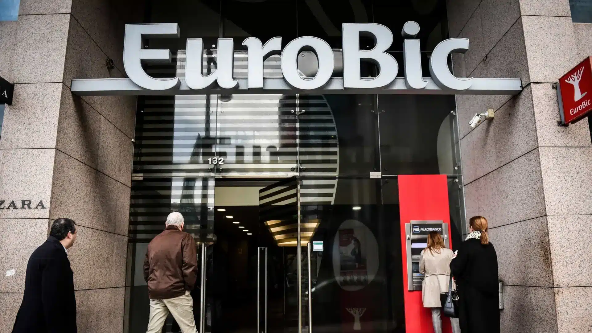 EuroBic/Abanca : Les clients demandent à la BdP de reconnaître le manquement.