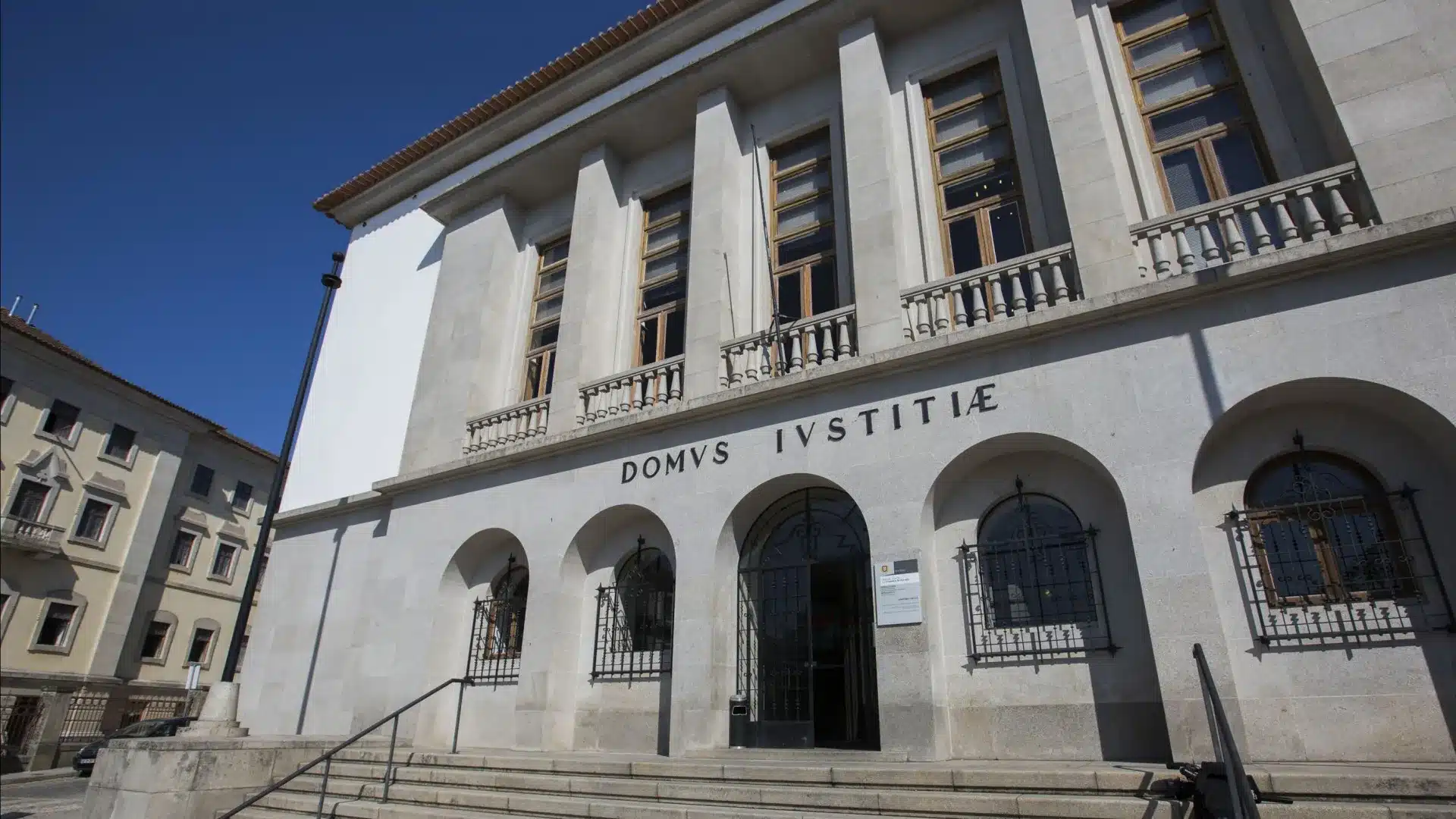 Ex-prêtre de Murça sera jugé pour escroquerie, usurpation de fonctions et violation