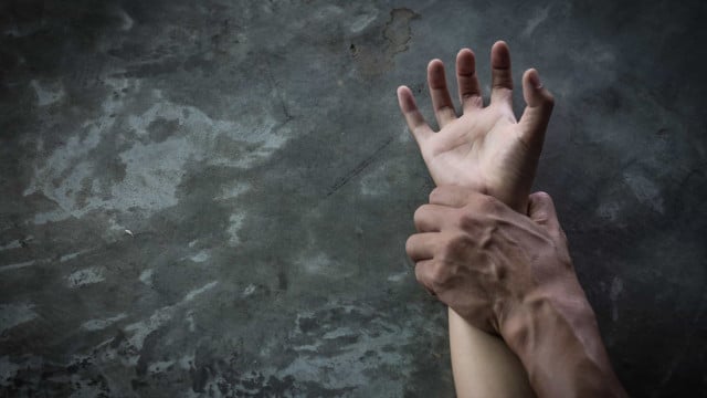 Faux kinésithérapeute libéré parce que la victime n'a pas exprimé d'opposition.