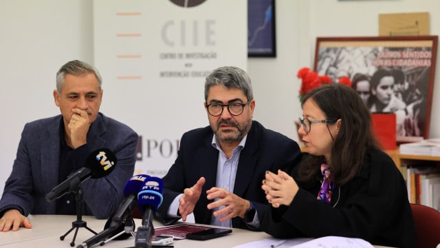 Femme en cage au Chiado ? L'exposition "symbolise le cercle de la peur"