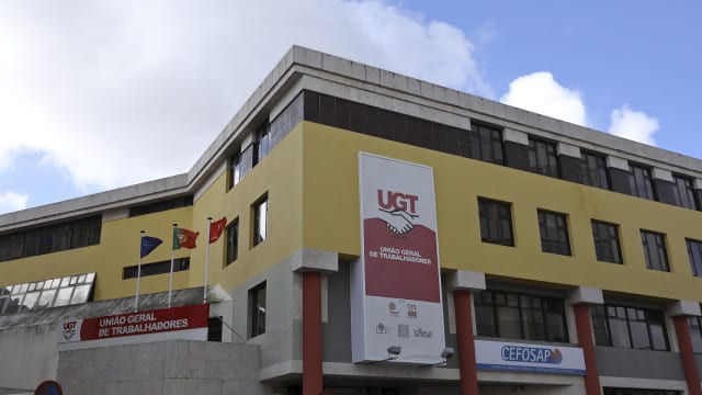 Grève ? Le gouvernement donne "plus de temps" à l'UGT, qui applaudit mais dépose un préavis.