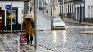 Groupe central des Açores avec un avertissement jaune en raison de la pluie
