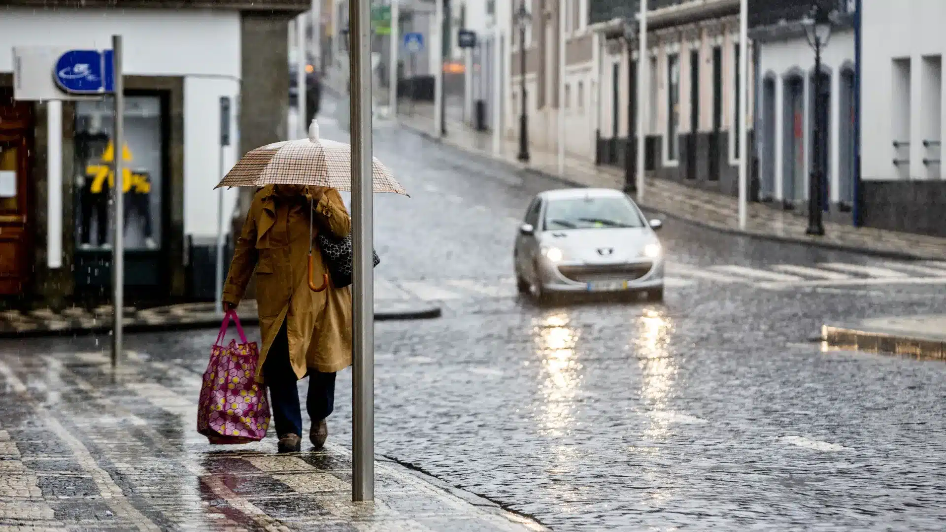 Groupe central des Açores avec un avertissement jaune en raison de la pluie
