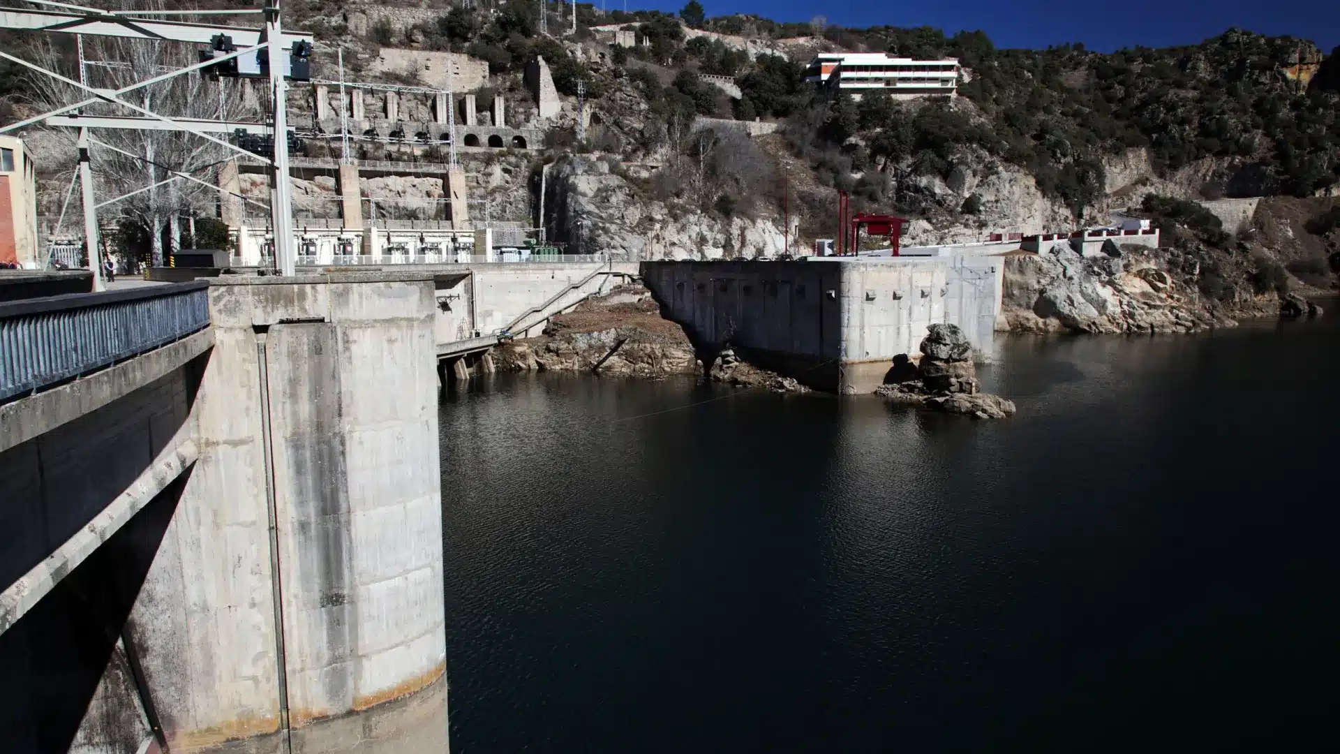 Il est extemporané de compter sur les impôts de la vente de barrages "dans les prochaines années".