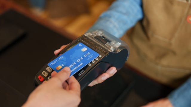 Il y a une carte avec soutien pour acheter des aliments : Pour qui et comment cela fonctionne.