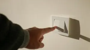 Il y aura une coupure de courant dimanche dans 7 municipalités. Habitez-vous dans l'une d'elles ? Consultez la liste.