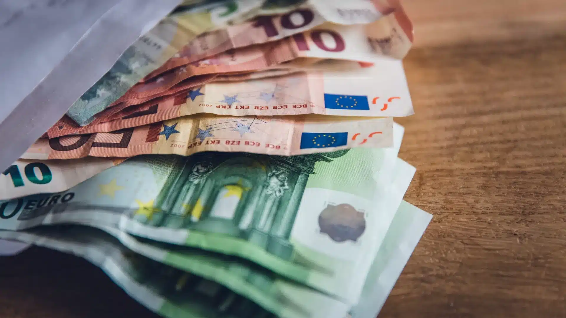 Ils faisaient des prêts et ensuite extorquaient les victimes (sous menace). PJ les a arrêtés.