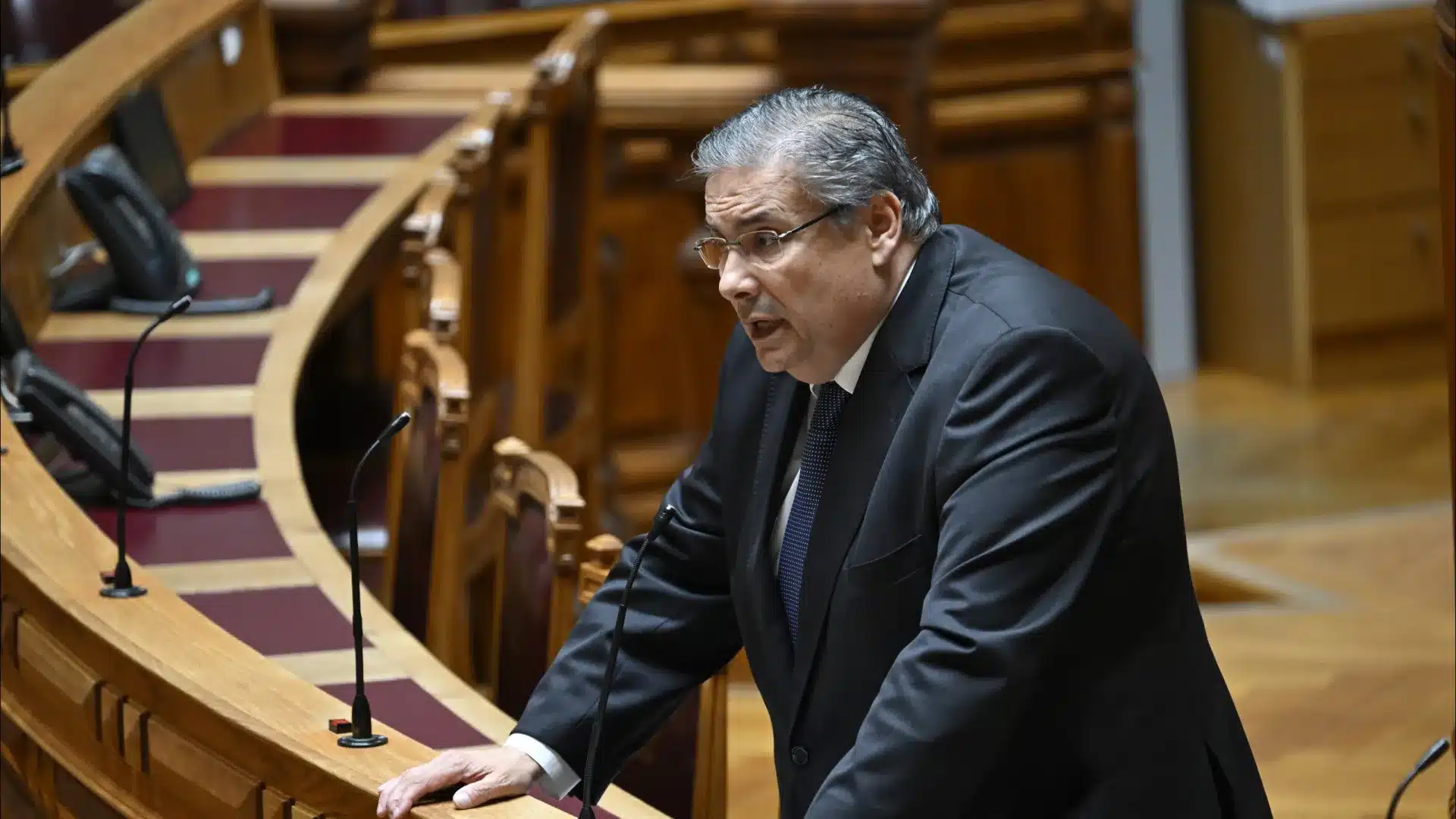 Immigration. Le gouvernement croit au système de visas, mais admet "recalibrer".