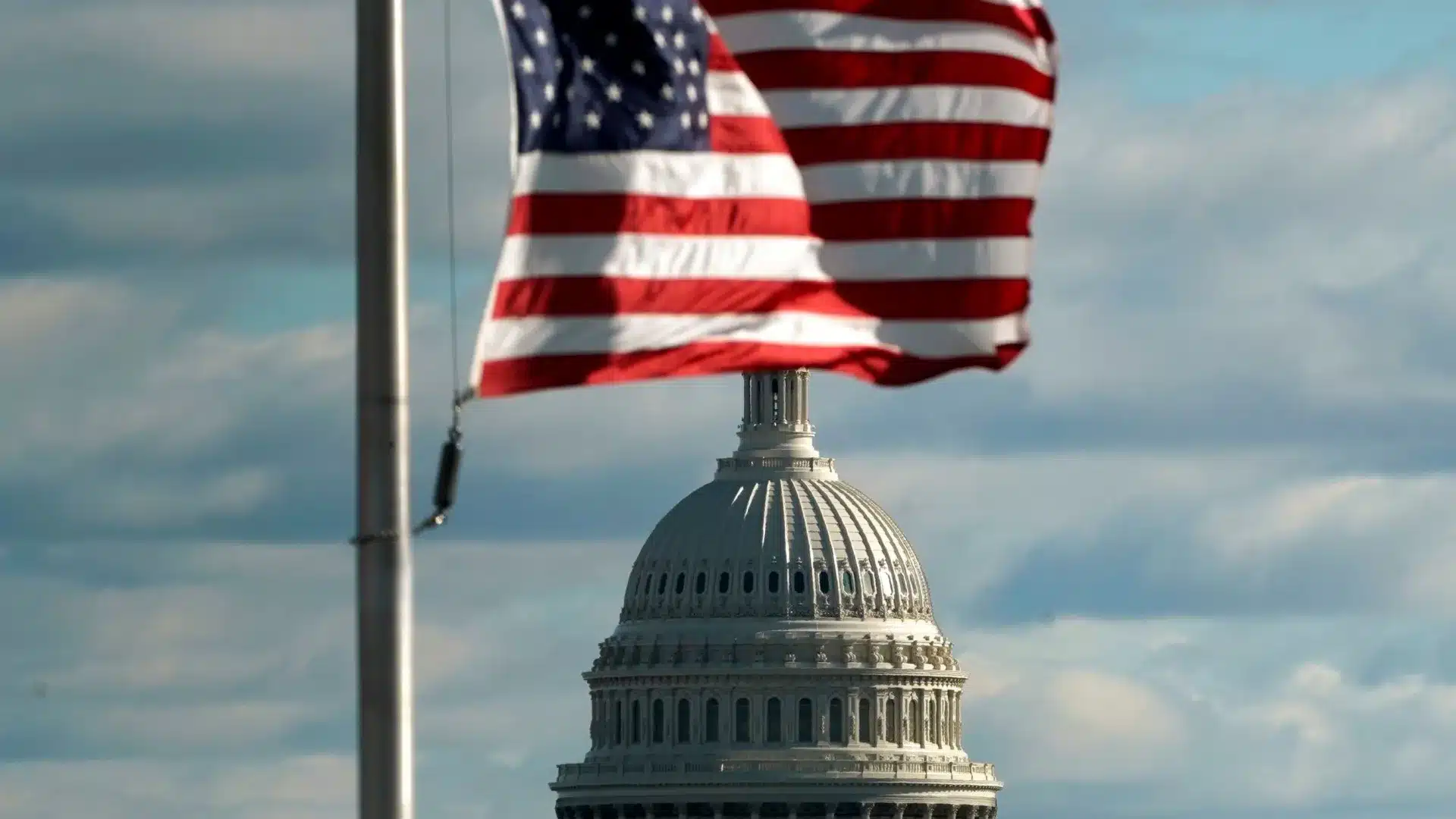 Impasse budgétaire aux États-Unis oblige les bases militaires à suspendre les salaires en Europe.