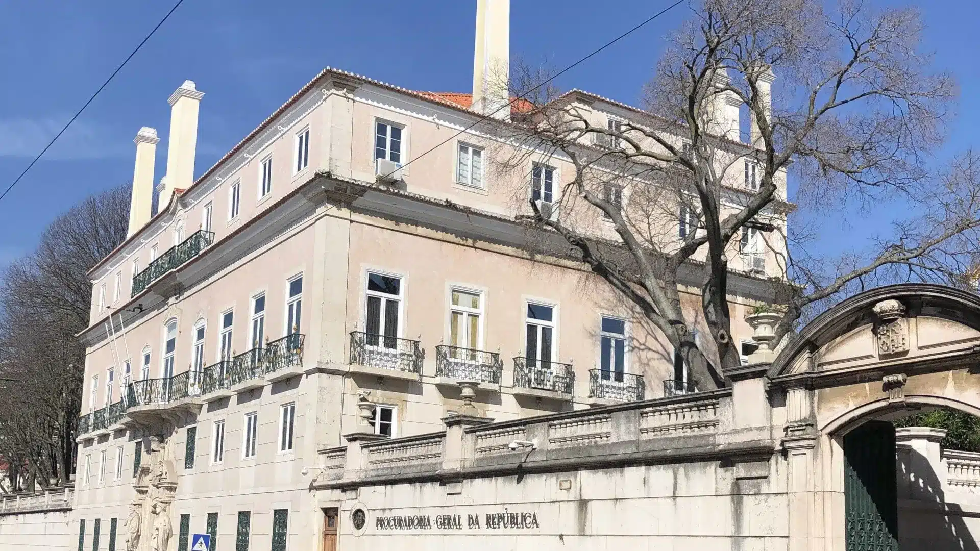 Influenceur : La relation n'a pas accepté les plaintes pour empêcher l'accès aux e-mails