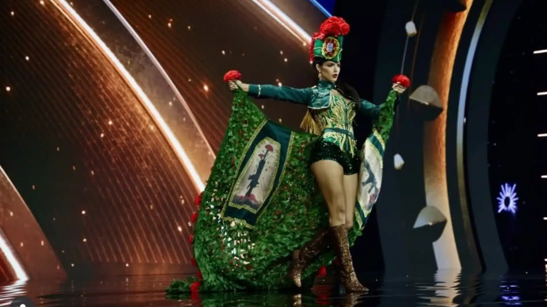 La candidate portugaise à Miss Univers rend hommage à Celeste Caeiro.