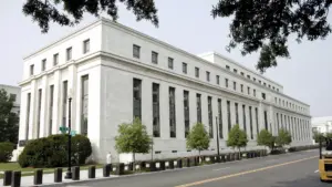 La Fed approuve un volume historique de prêts aux banques américaines en un jour.