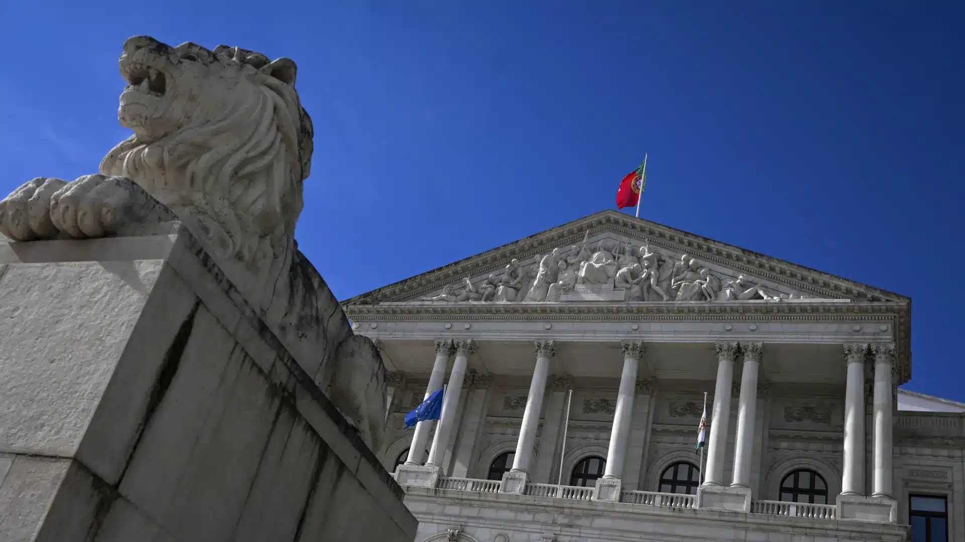 La Front Commun proteste devant l'AR contre le Budget de l'État "préjudiciable à la vie du pays".