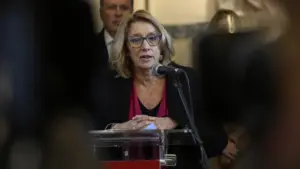 La ministre critique la grève de l'UGT et refuse de retirer "toute la proposition" de travail.