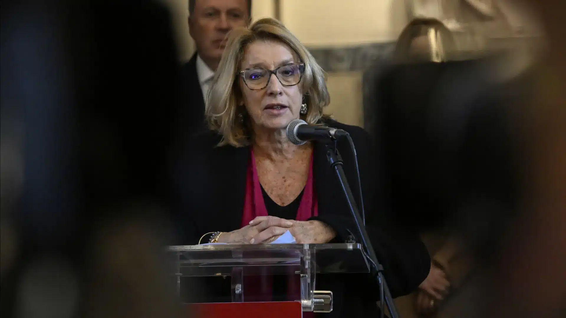 La ministre critique la grève de l'UGT et refuse de retirer "toute la proposition" de travail.