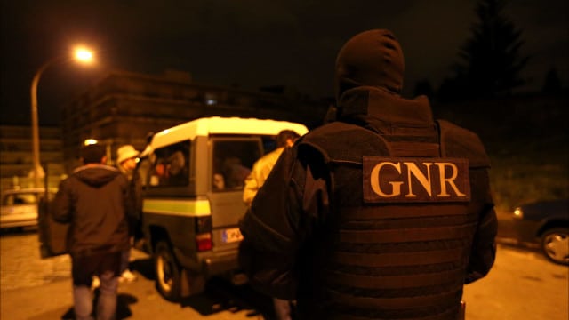 La PSP attend des "nouvelles sur les crimes" de l'agent arrêté pour exploitation.