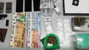 La PSP effectue quatre arrestations et saisit de la drogue, des armes et de l'argent à Braga.