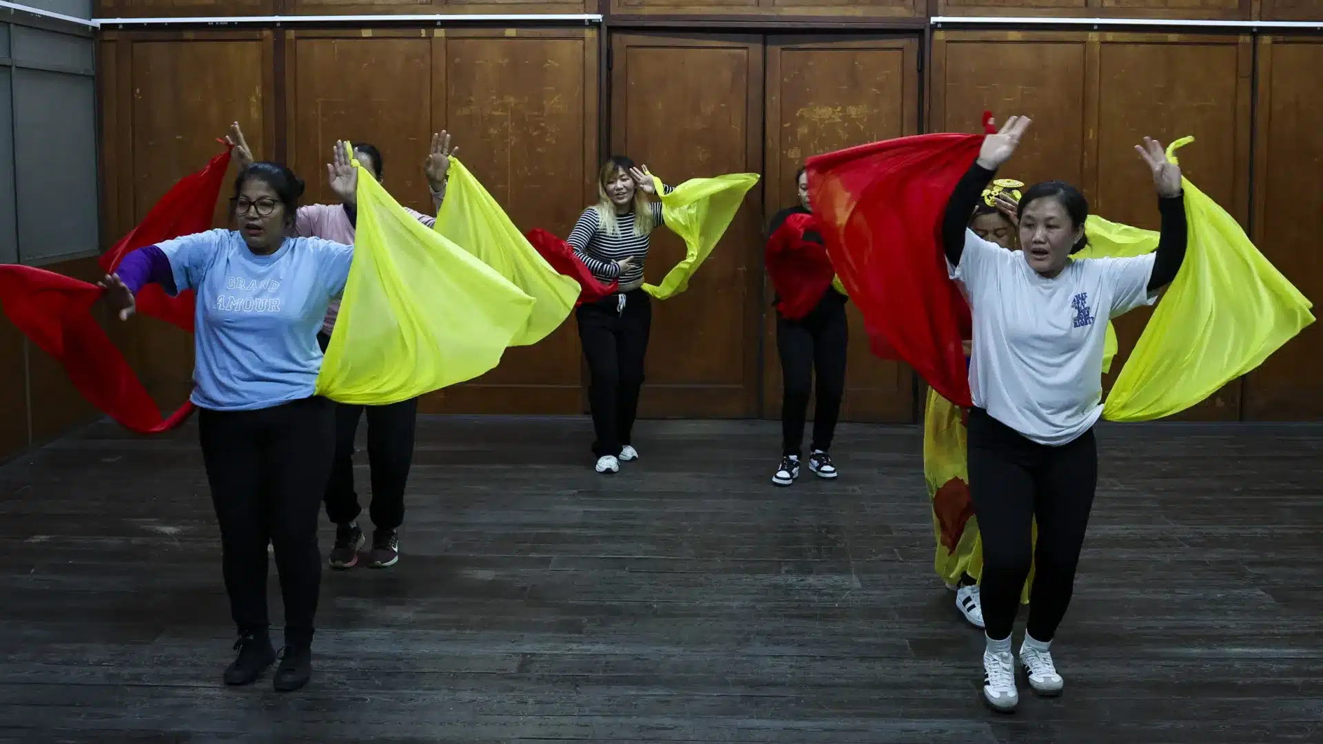 La "Rumeur" du tourisme réunit à Coimbra un groupe ethnographique, un chœur et des Népalais.