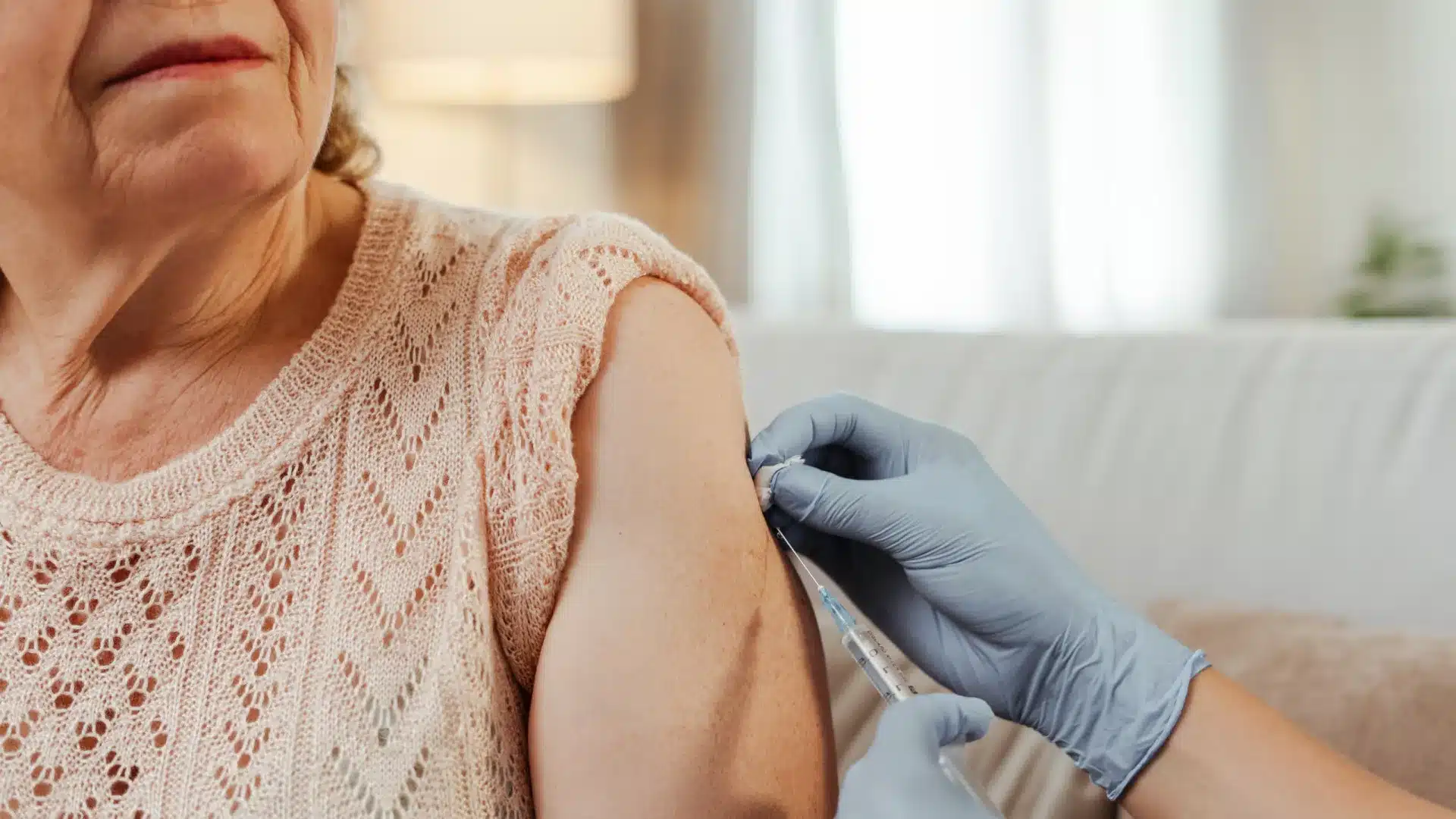 L'association de patients avertit que le manque de vaccins met les personnes âgées en danger.