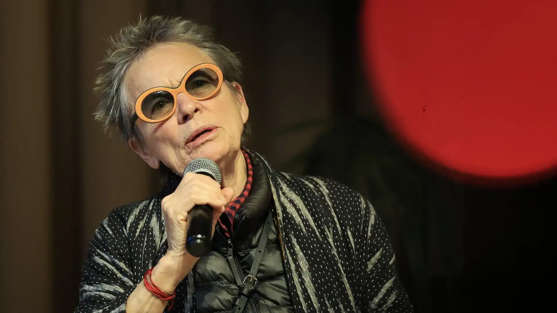 Laurie Anderson présente la performance "X2" en première nationale au Rivoli.