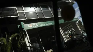 Le bénéfice du Crédit Agricole chute de 30% à 241,6 millions d'euros.