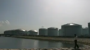 Le cours du Brent pour livraison en janvier baisse de 0,22% à 63,38 dollars.