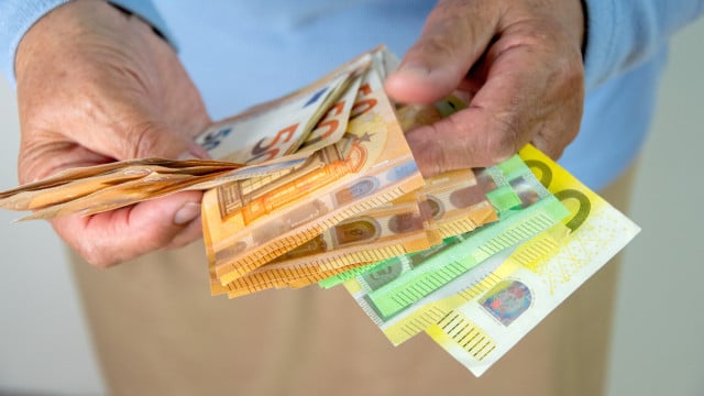 Le gouvernement anticipe les pensions de décembre (avec la prime de Noël). Voir la date