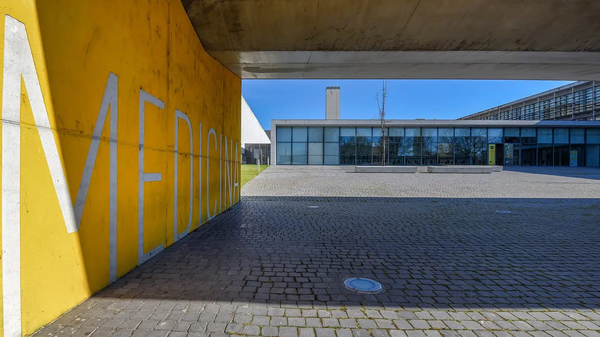 Le gouvernement assouplit la gestion des places en médecine pour augmenter le nombre d'étudiants.